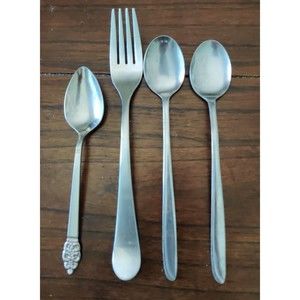 Mixed lot of 4 GS Gourmet Setting fork, Oneida spoon, 2 Japan spoons read